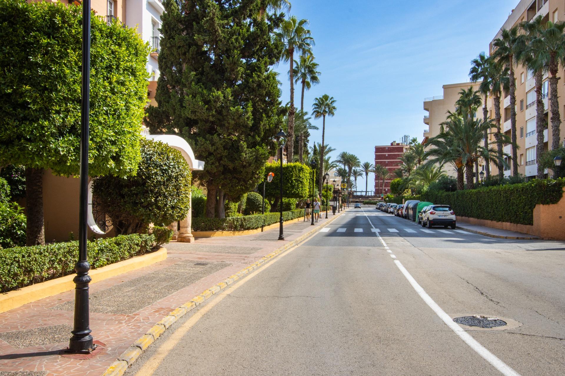For sale - 3 Bedroom 2 Bathroom Apartment in Torrevieja - Los Frutales  - Alicante