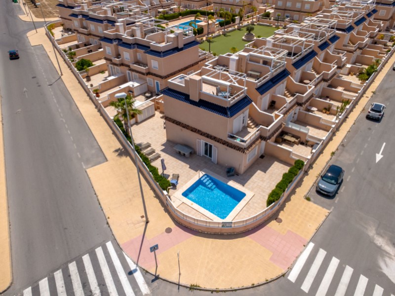 For sale - 3 Bedroom 2 Bathroom Town House in Lomas de Cabo Roig - Inland  - Alicante
