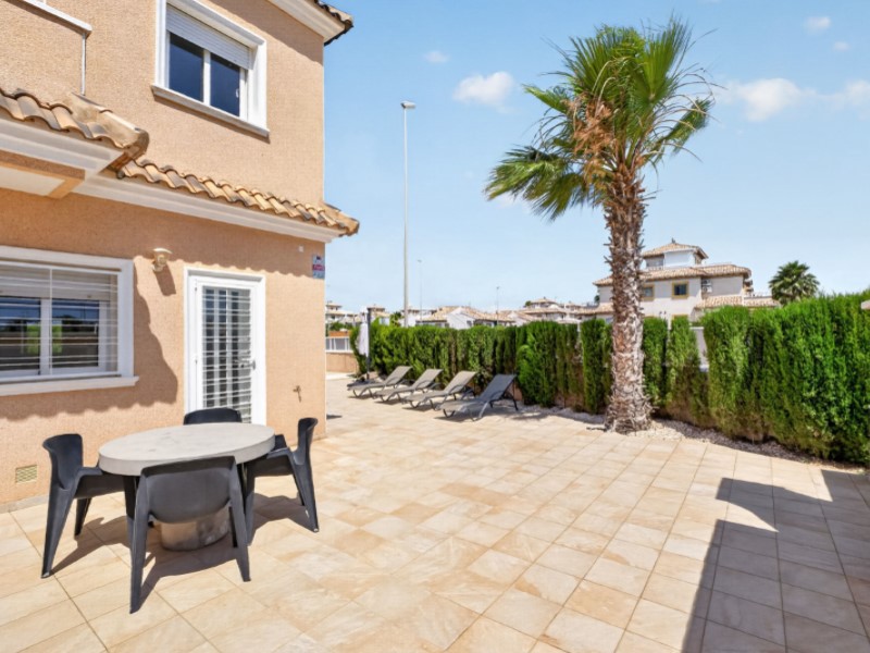 For sale - 3 Bedroom 2 Bathroom Town House in Lomas de Cabo Roig - Inland  - Alicante