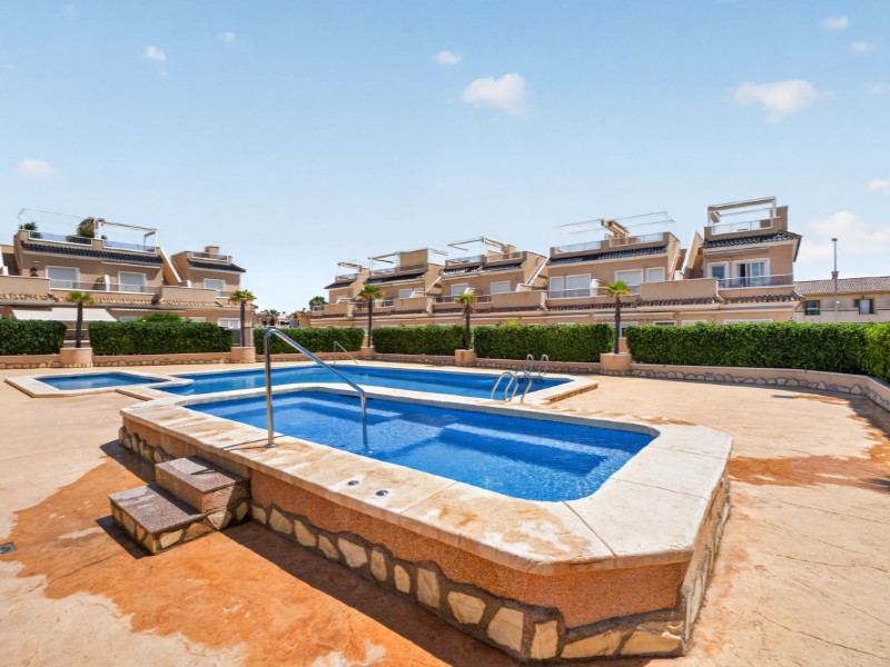 For sale - 3 Bedroom 2 Bathroom Town House in Lomas de Cabo Roig - Inland  - Alicante