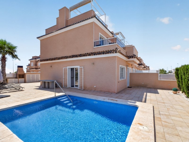 3 Bedroom 2 Bathroom Town House in Lomas de Cabo Roig