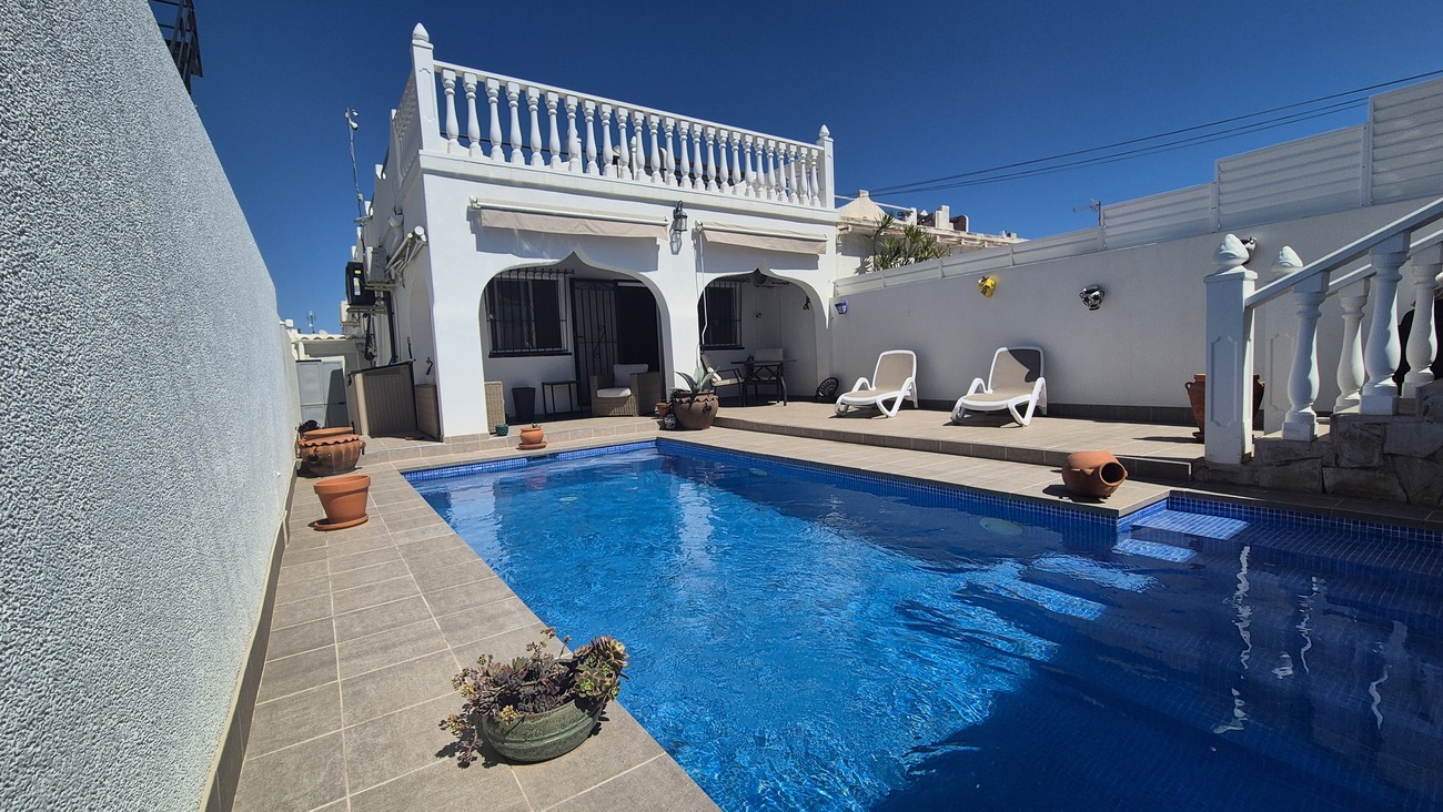 For sale - 2 Bedroom 1 Bathroom Semi Detached in Villamartin - Costa Blanca  - Alicante
