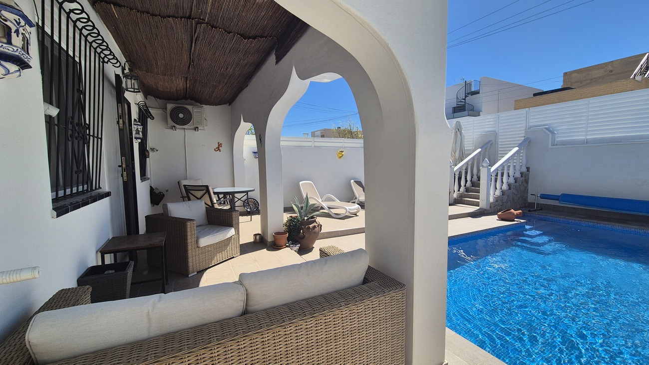 For sale - 2 Bedroom 1 Bathroom Semi Detached in Villamartin - Costa Blanca  - Alicante