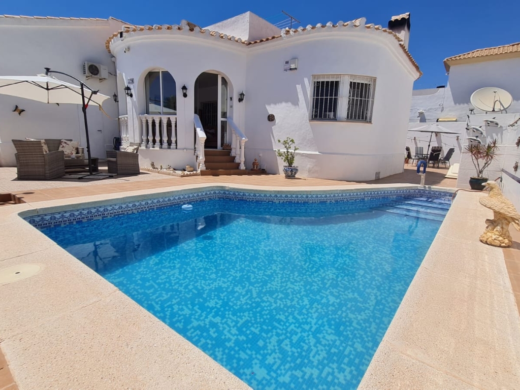 2 Bedroom 2 Bathroom Villa in Playa Flamenca