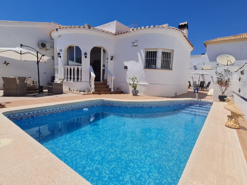 2 Bedroom 2 Bathroom Villa in Playa Flamenca