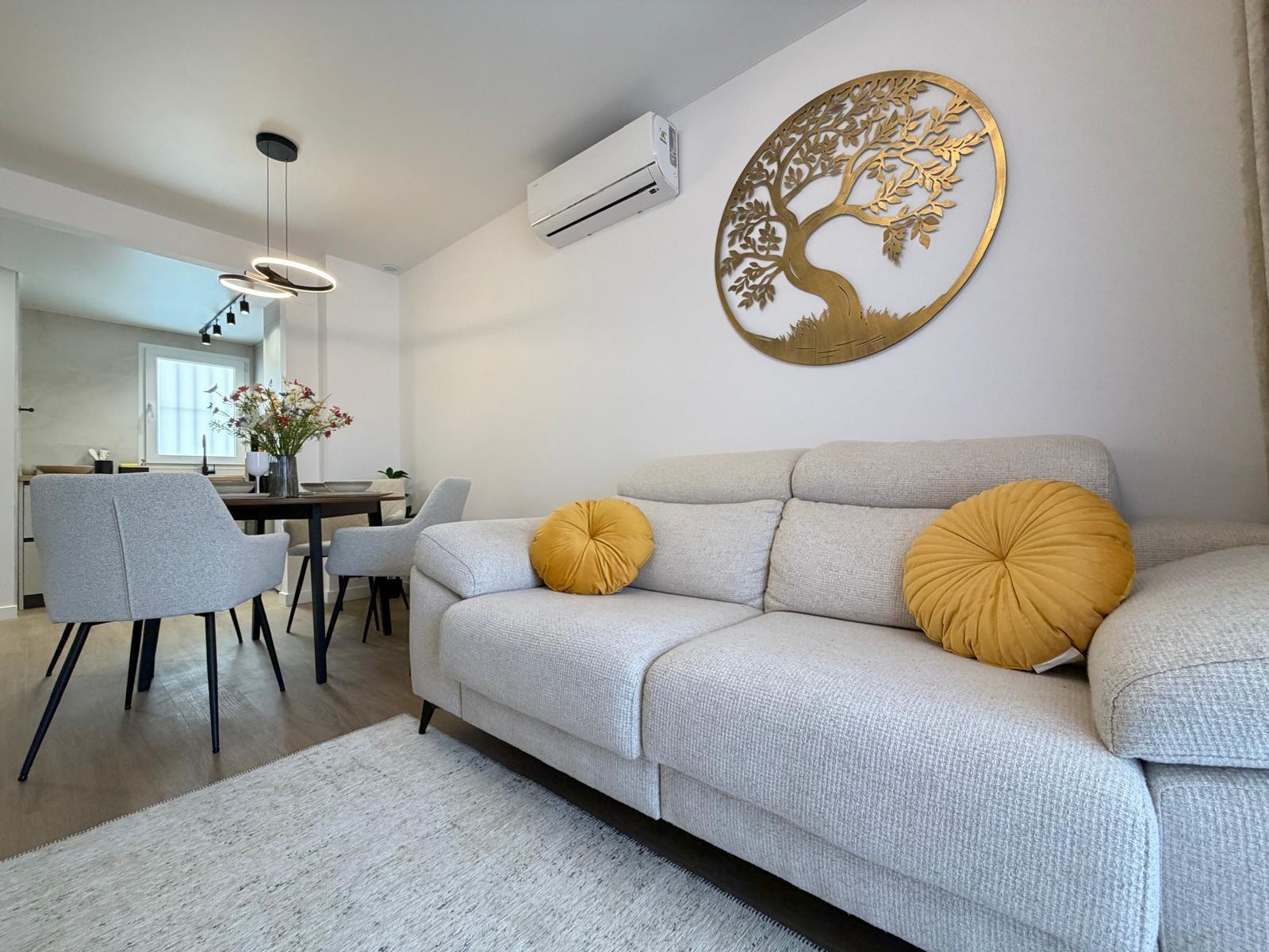 For sale - 2 Bedroom 1 Bathroom Apartment in Torrevieja - Nueva Torrevieja  - Alicante
