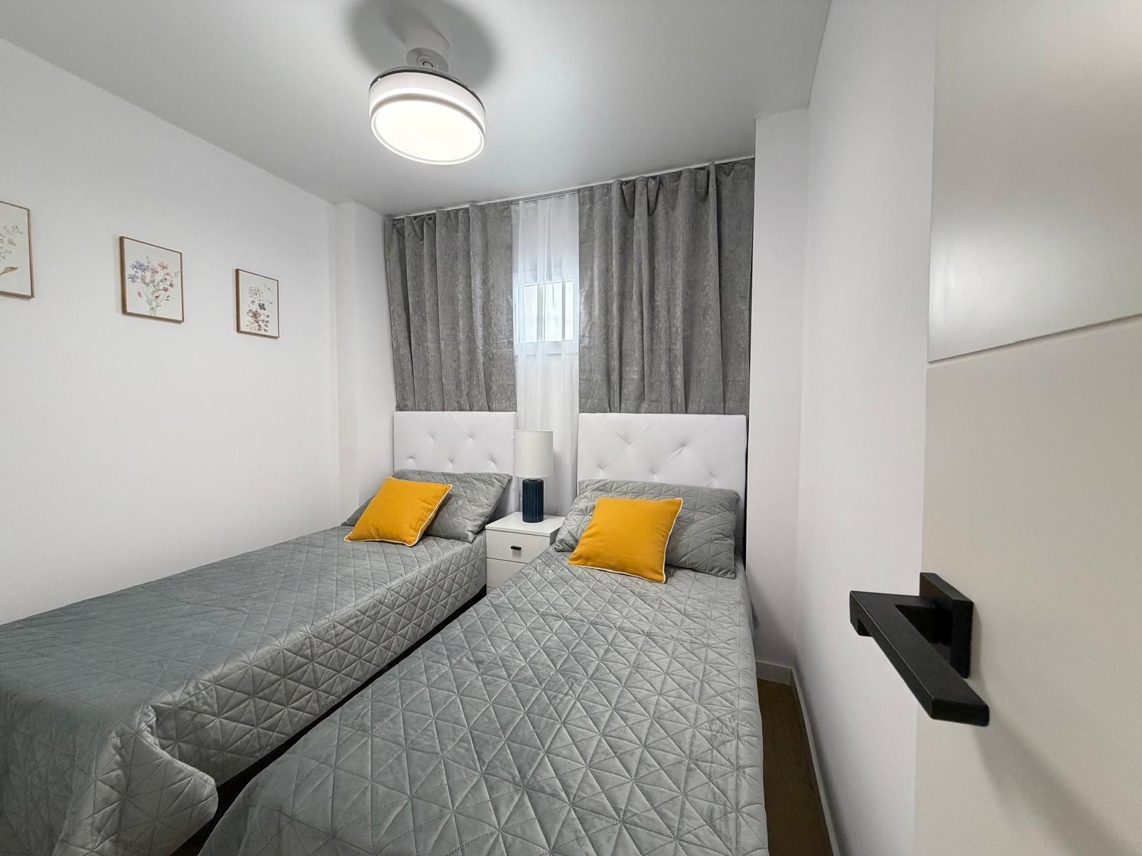 For sale - 2 Bedroom 1 Bathroom Apartment in Torrevieja - Nueva Torrevieja  - Alicante