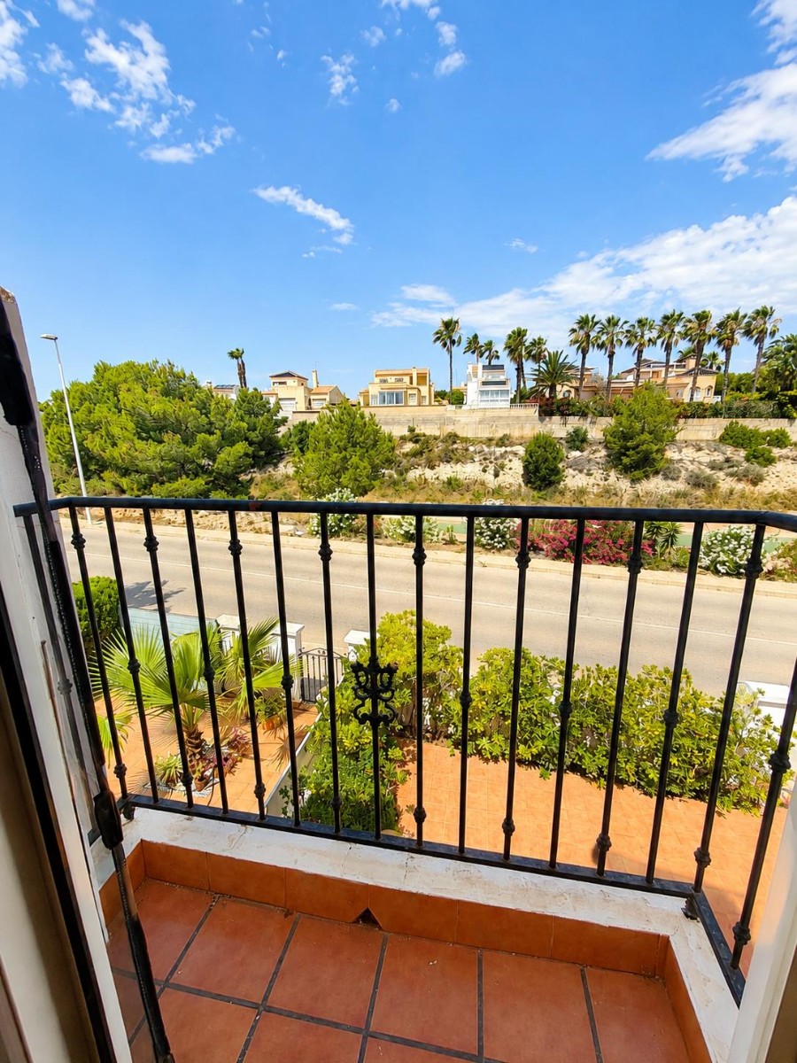 For sale - 2 Bedroom 2 Bathroom Top Floor Apartment in Villamartin - Inland  - Alicante