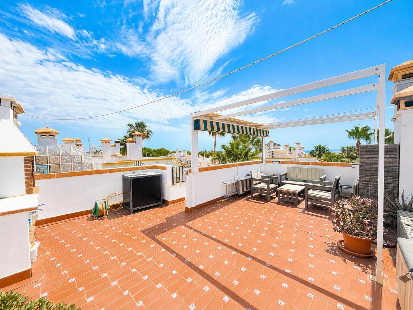 For sale - 2 Bedroom 2 Bathroom Top Floor Apartment in Villamartin - Inland  - Alicante