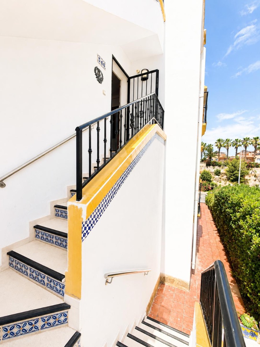 For sale - 2 Bedroom 2 Bathroom Top Floor Apartment in Villamartin - Inland  - Alicante