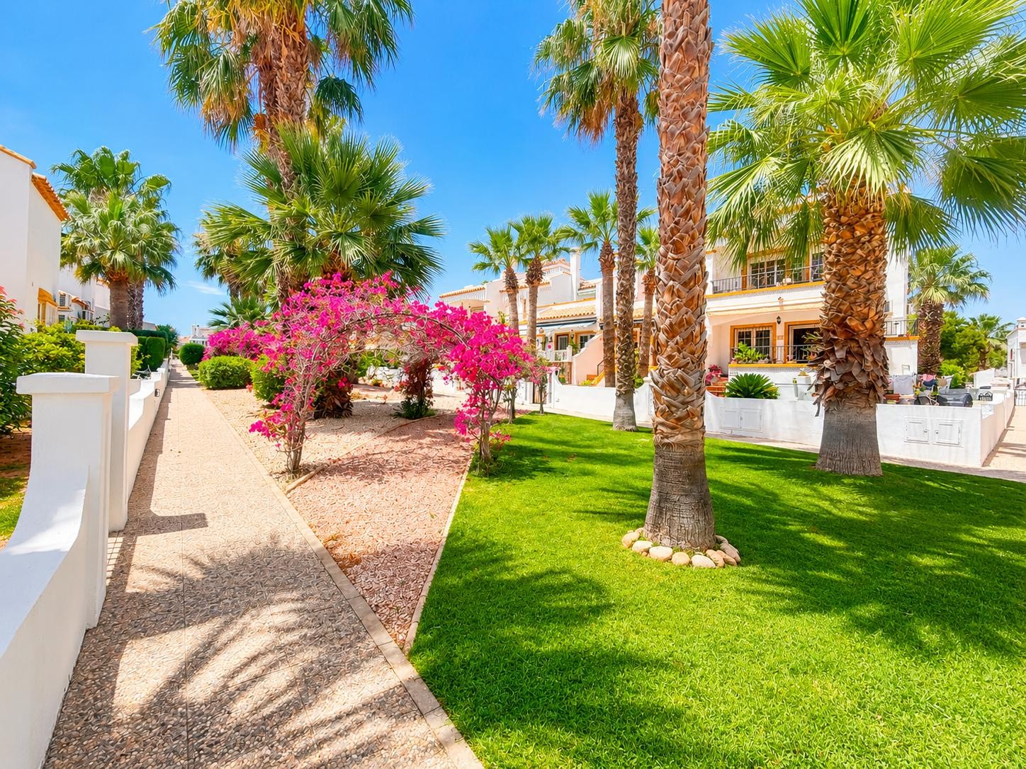 For sale - 2 Bedroom 2 Bathroom Top Floor Apartment in Villamartin - Inland  - Alicante