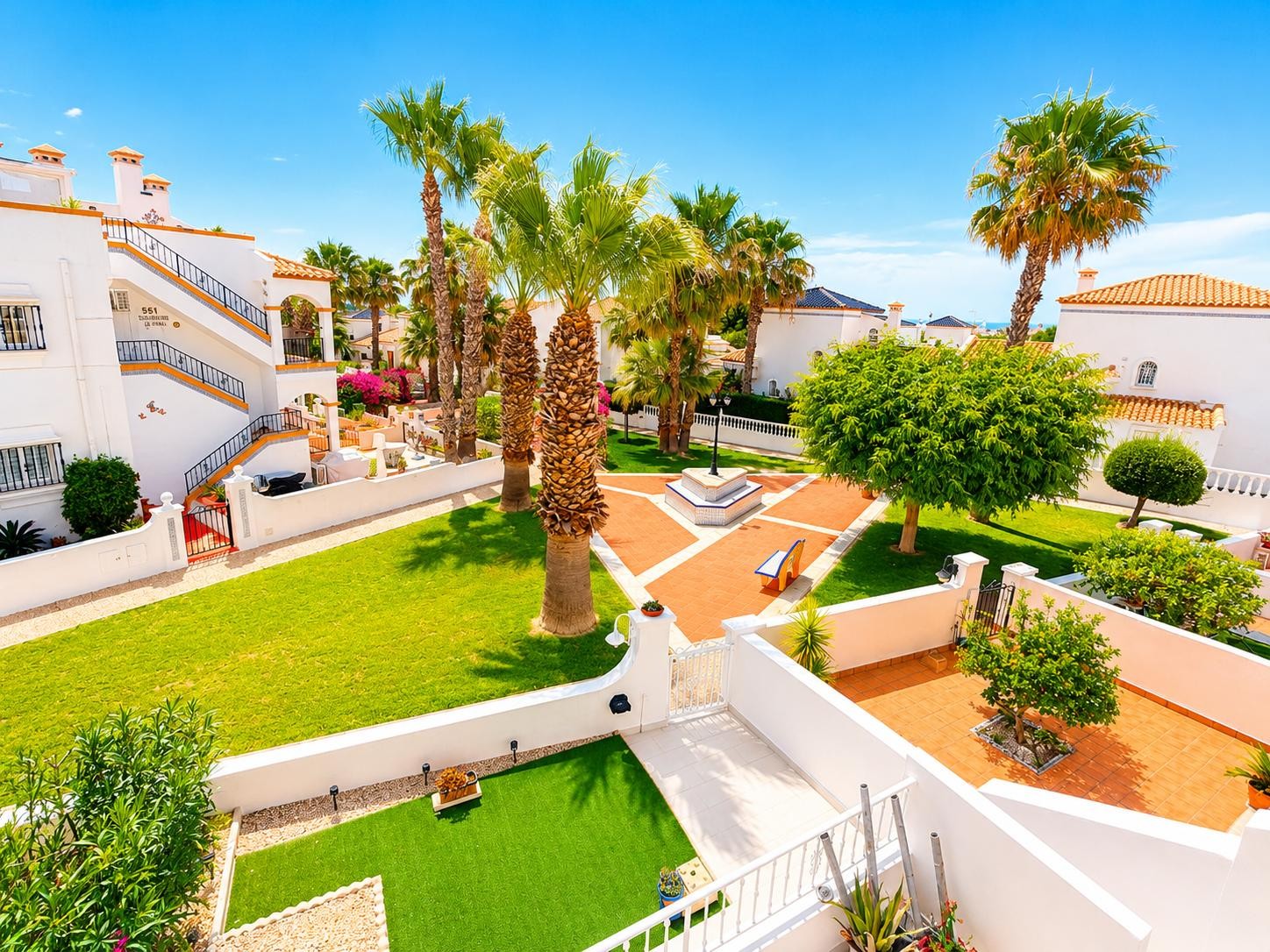 For sale - 2 Bedroom 2 Bathroom Top Floor Apartment in Villamartin - Inland  - Alicante