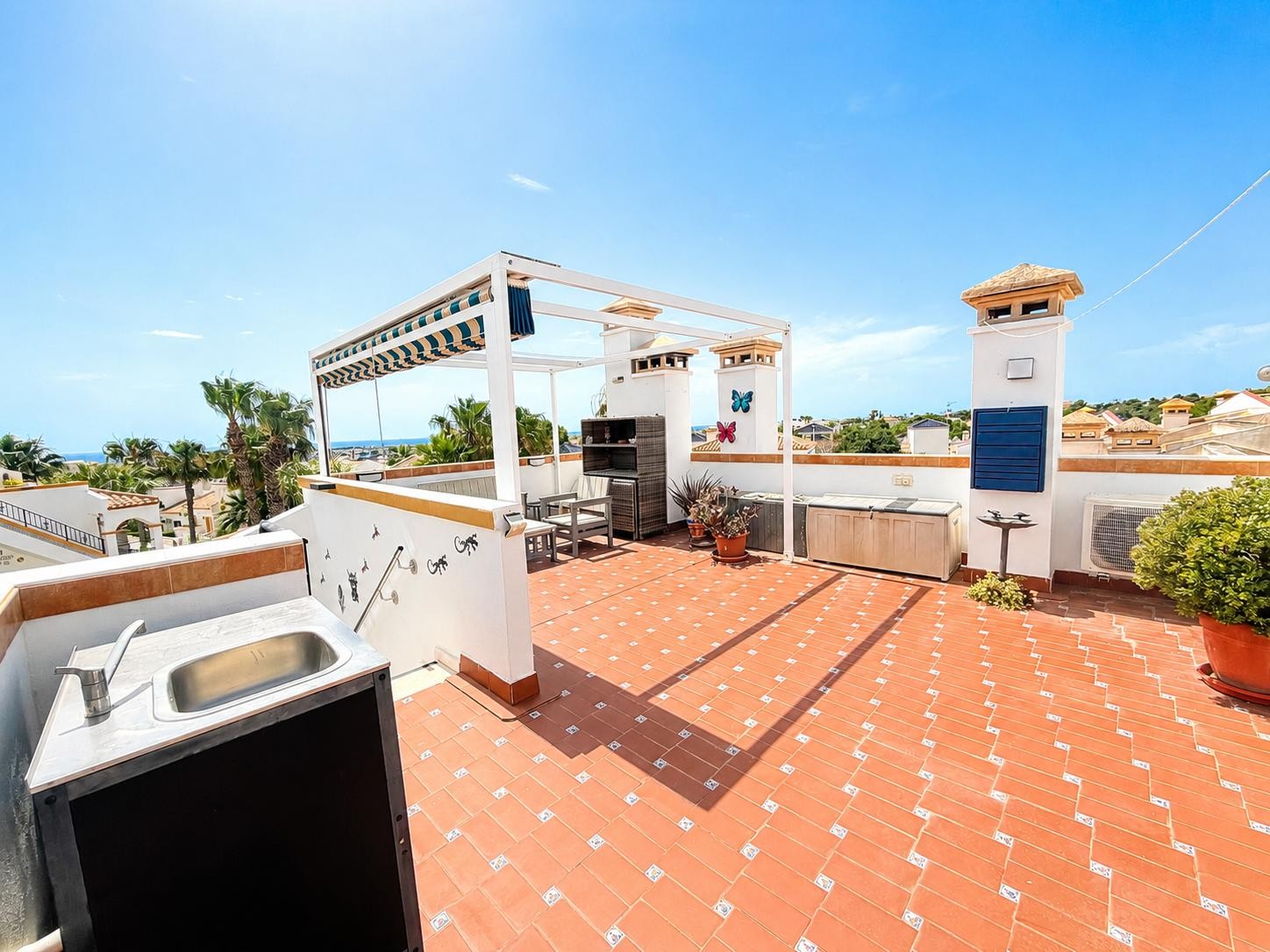 For sale - 2 Bedroom 2 Bathroom Top Floor Apartment in Villamartin - Inland  - Alicante