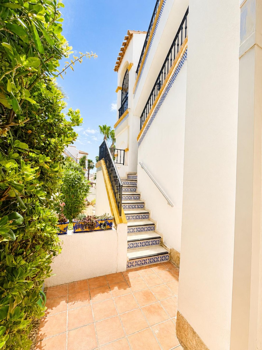 For sale - 2 Bedroom 2 Bathroom Top Floor Apartment in Villamartin - Inland  - Alicante