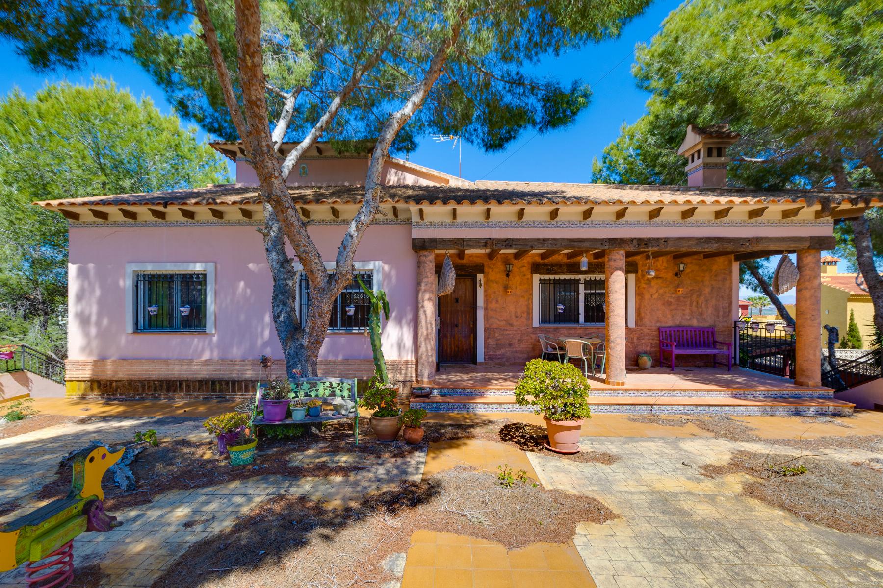 For sale - 5 Bedroom 3 Bathroom Villa in San Miguel de Salinas - Inland  - Alicante