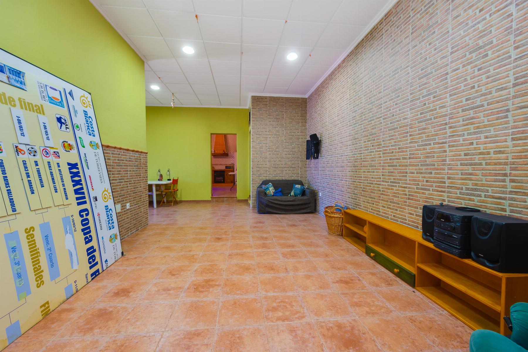 For sale - 5 Bedroom 3 Bathroom Villa in San Miguel de Salinas - Inland  - Alicante