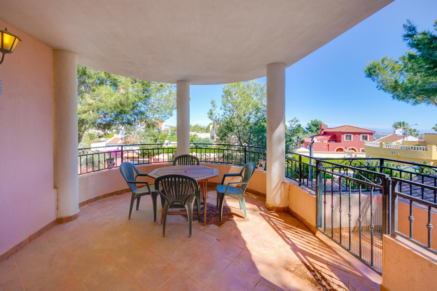 For sale - 5 Bedroom 3 Bathroom Villa in San Miguel de Salinas - Inland  - Alicante