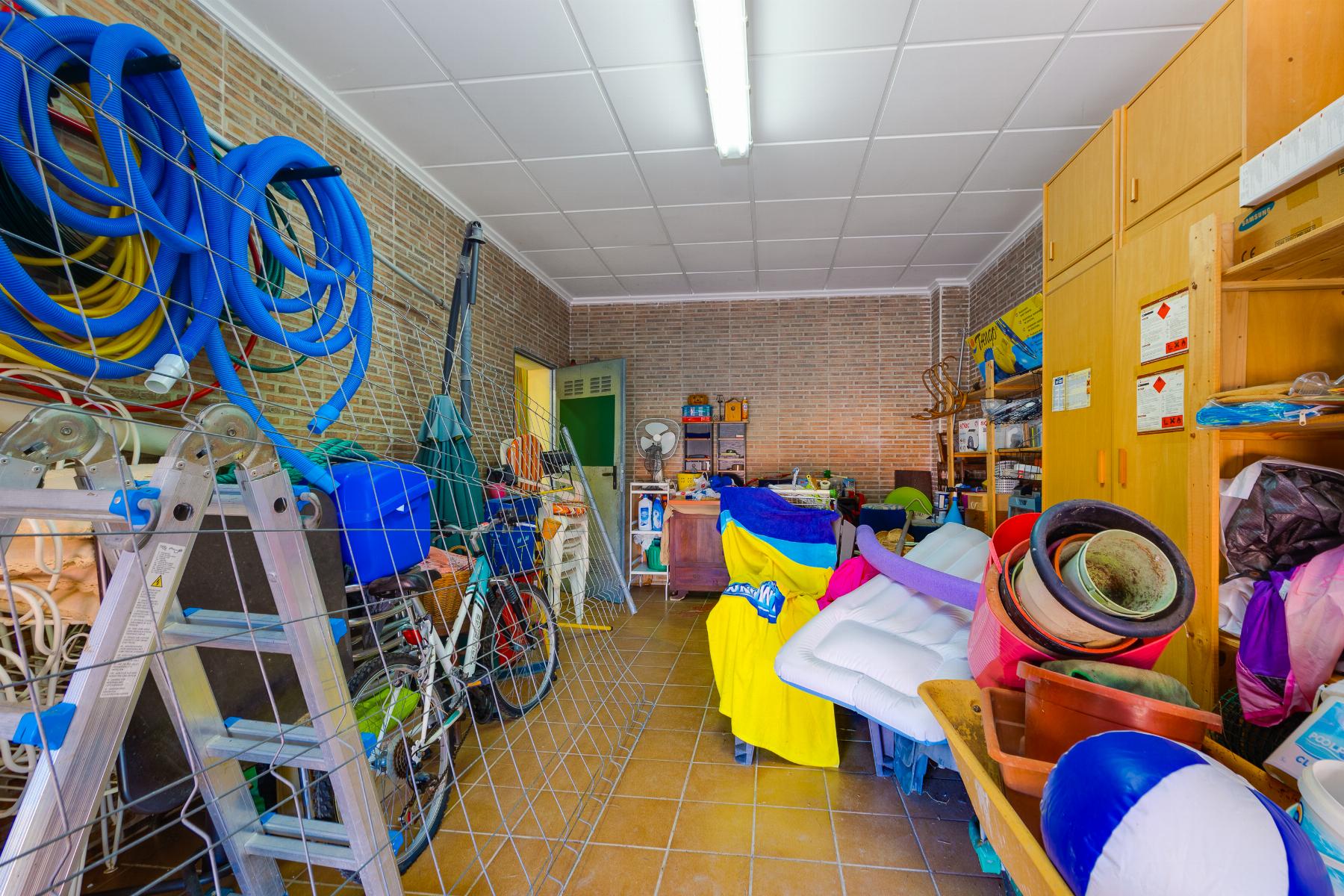 For sale - 5 Bedroom 3 Bathroom Villa in San Miguel de Salinas - Inland  - Alicante