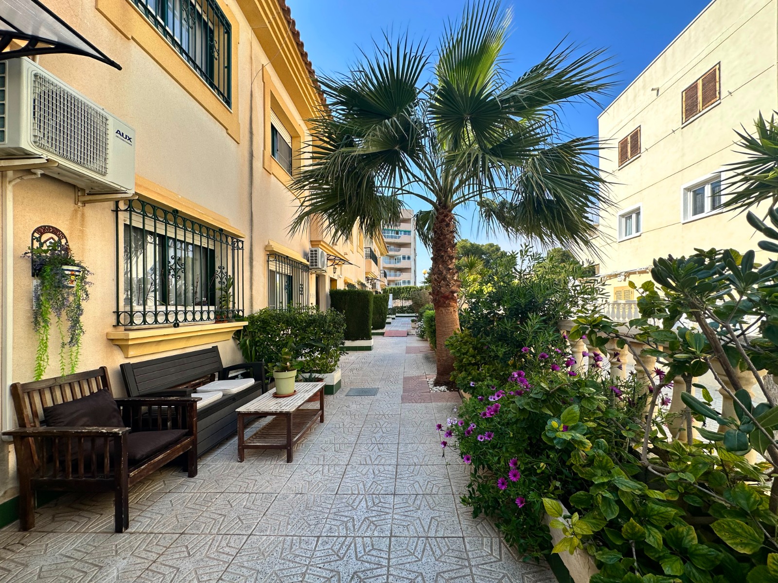 For sale - 3 Bedroom 2 Bathroom Villa in Orihuela Costa - La Zenia  - Alicante