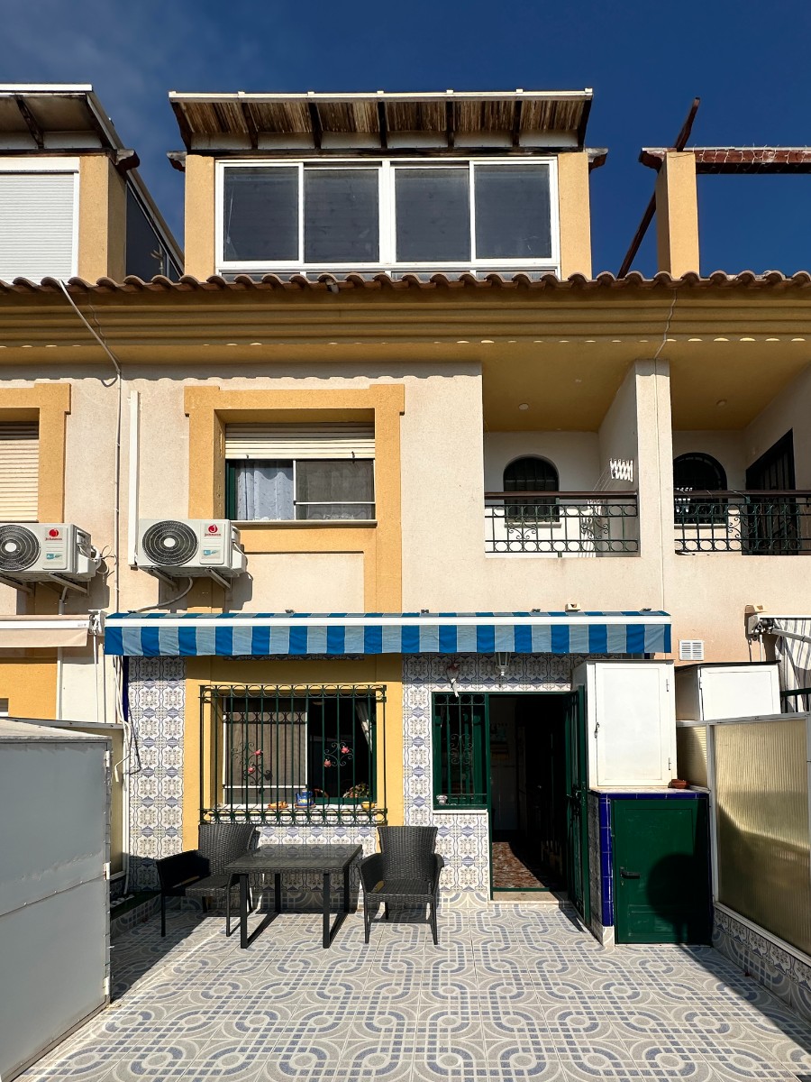 For sale - 3 Bedroom 2 Bathroom Villa in Orihuela Costa - La Zenia  - Alicante