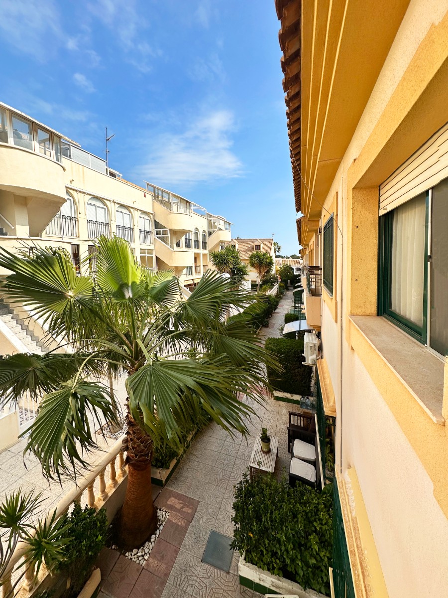 For sale - 3 Bedroom 2 Bathroom Villa in Orihuela Costa - La Zenia  - Alicante