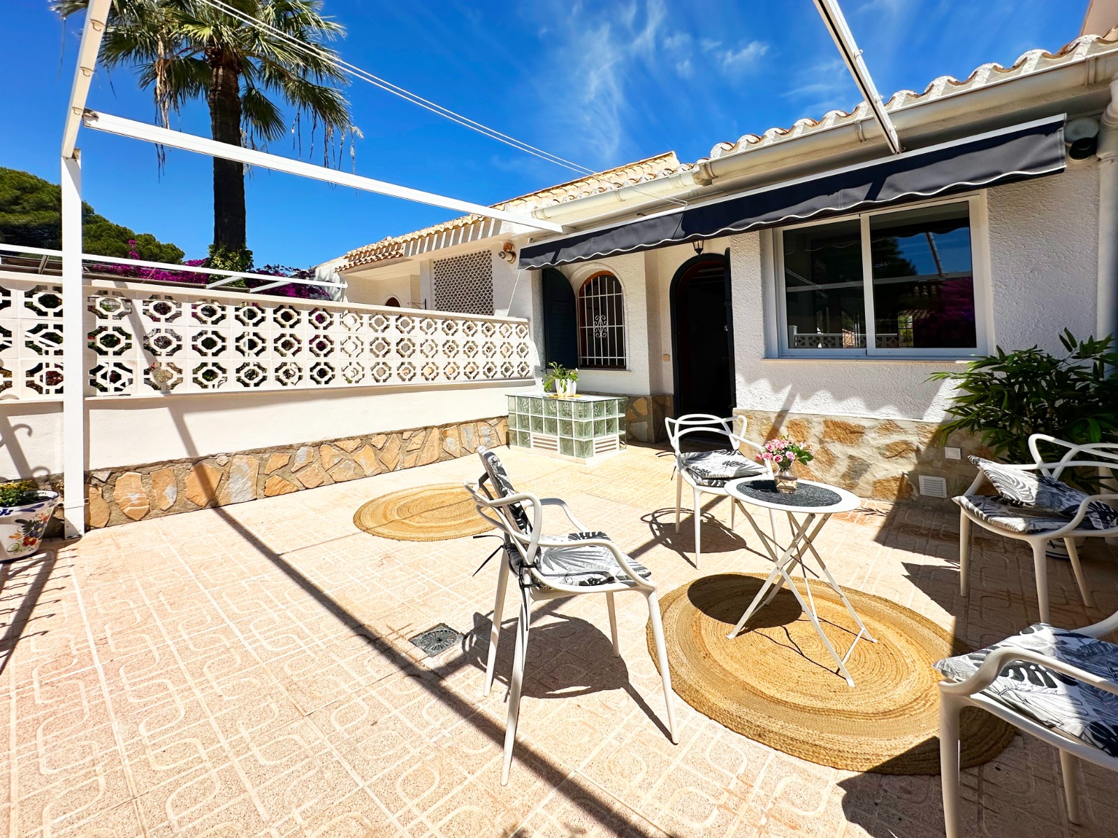 For sale - 3 Bedroom 3 Bathroom Townhouse in La Zenia - La Zenia  - Alicante
