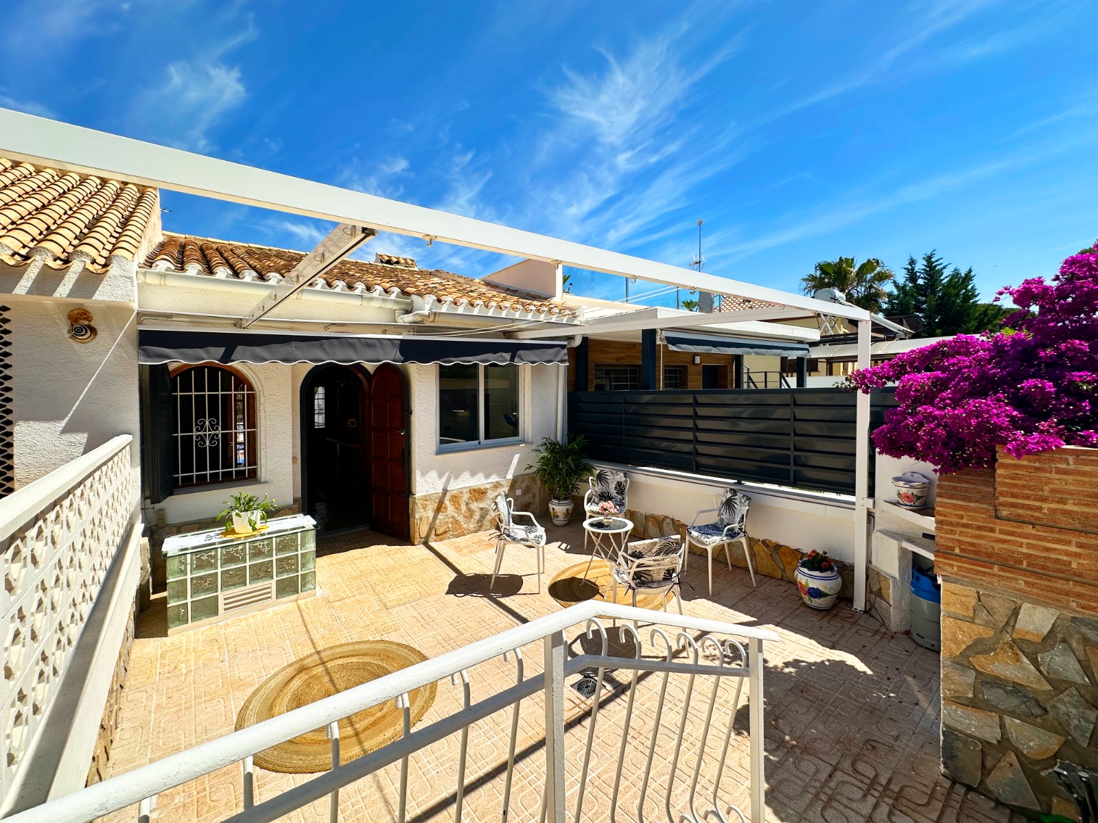 For sale - 3 Bedroom 3 Bathroom Townhouse in La Zenia - La Zenia  - Alicante