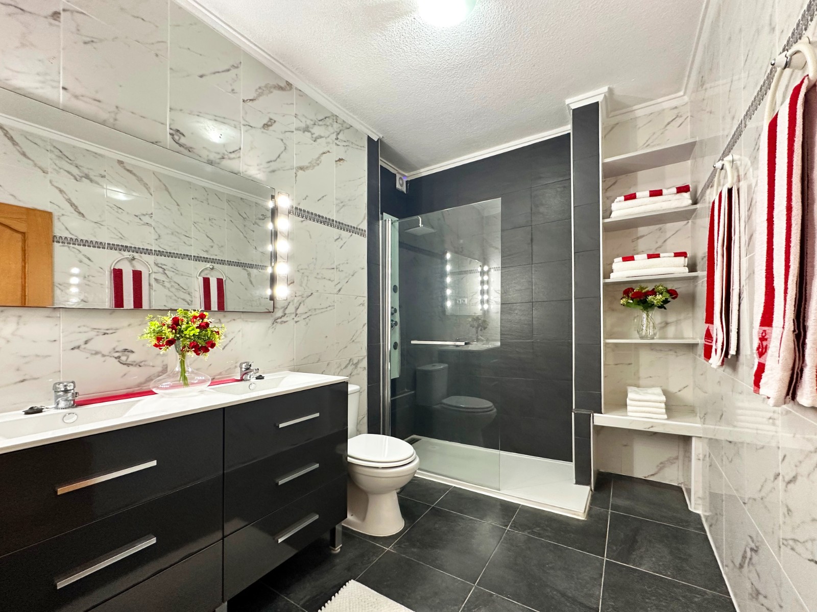 For sale - 3 Bedroom 3 Bathroom Townhouse in La Zenia - La Zenia  - Alicante
