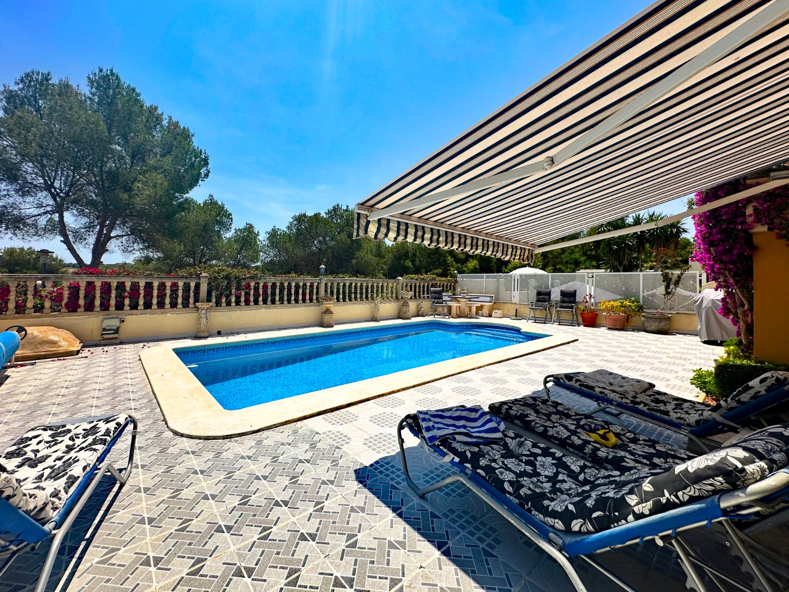 For sale - 3 Bedroom 3 Bathroom Villa in Villamartin - Las Ramblas  - Alicante
