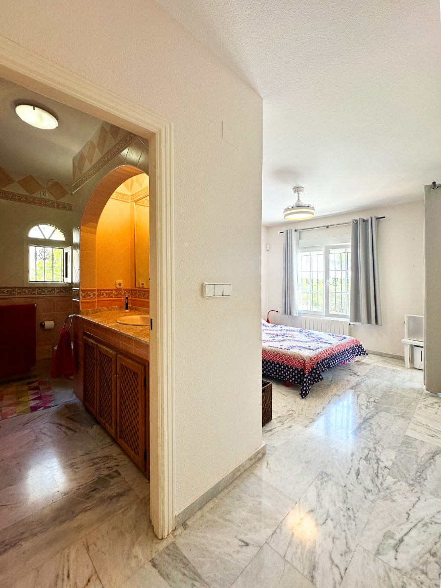 For sale - 3 Bedroom 3 Bathroom Villa in Villamartin - Las Ramblas  - Alicante