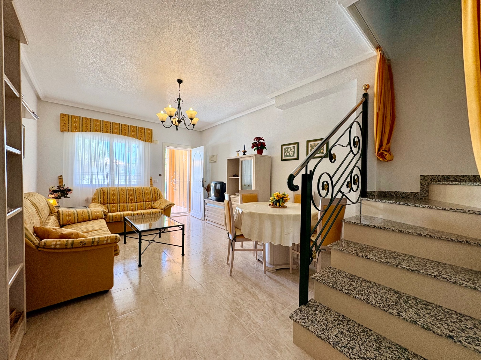For sale - 2 Bedroom 1 Bathroom Adosado in Rojales - Ciudad Quesada  - Alicante