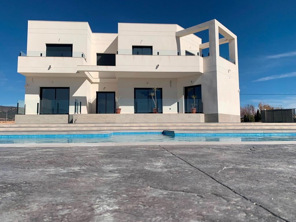 For sale - 4 Bedroom 3 Bathroom Villa in Pinoso - Camino Del Prado  - Alicante