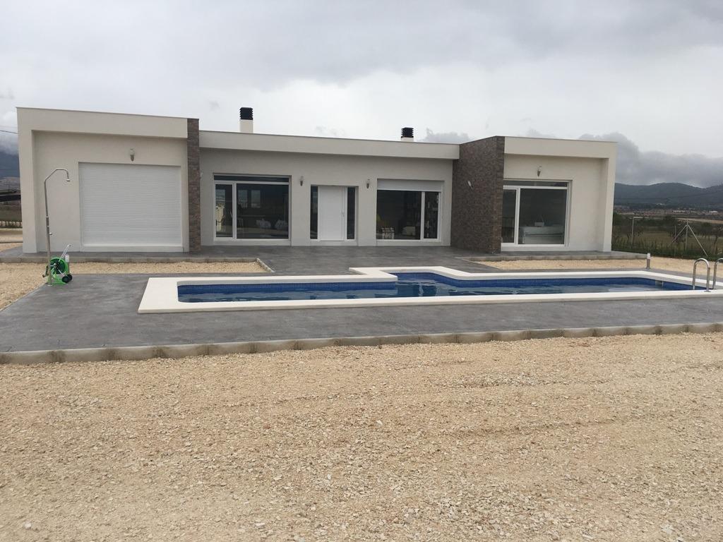For sale - 3 Bedroom 2 Bathroom Villa in Pinoso - Camino Del Prado  - Alicante