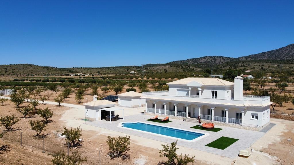 For sale - 6 Bedroom 4 Bathroom Villa in Pinoso - Camino Del Prado  - Alicante
