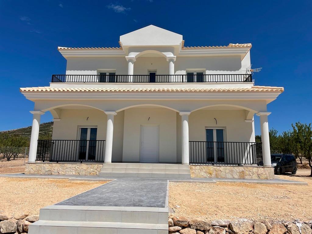 For sale - 4 Bedroom 3 Bathroom Villa in Pinoso - Camino Del Prado  - Alicante