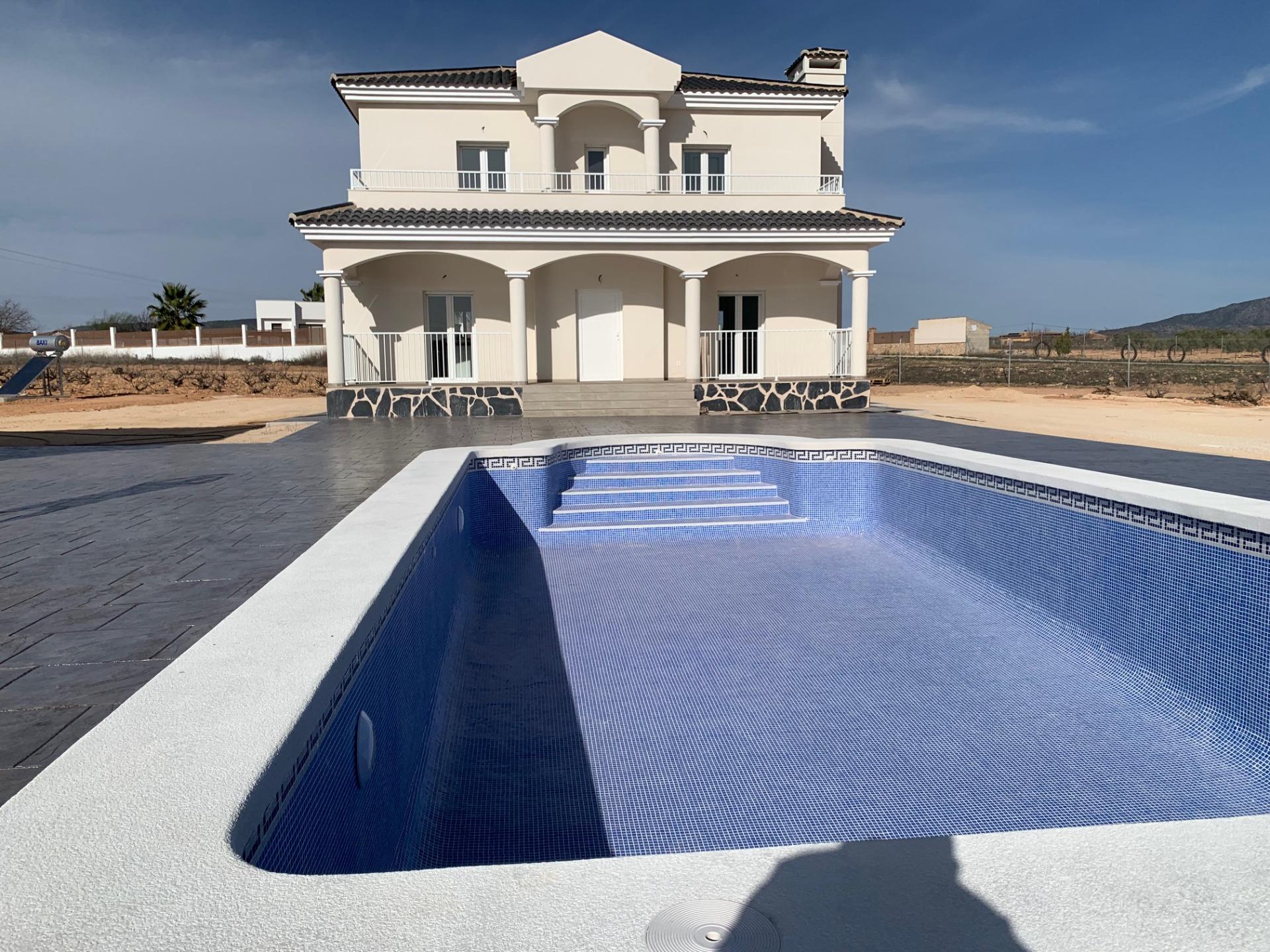For sale - 4 Bedroom 3 Bathroom Villa in Pinoso - Camino Del Prado  - Alicante