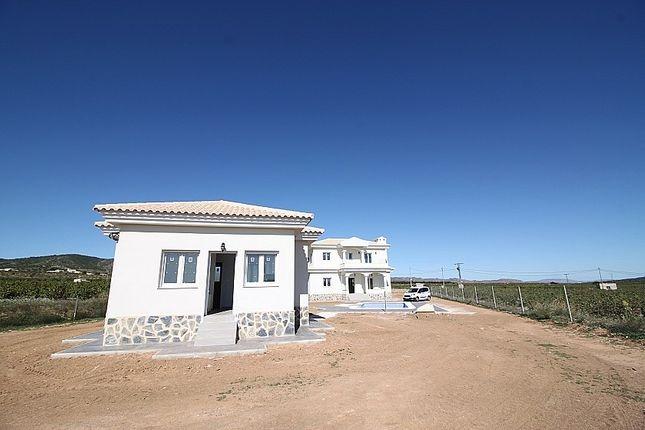 For sale - 4 Bedroom 3 Bathroom Villa in Pinoso - Camino Del Prado  - Alicante