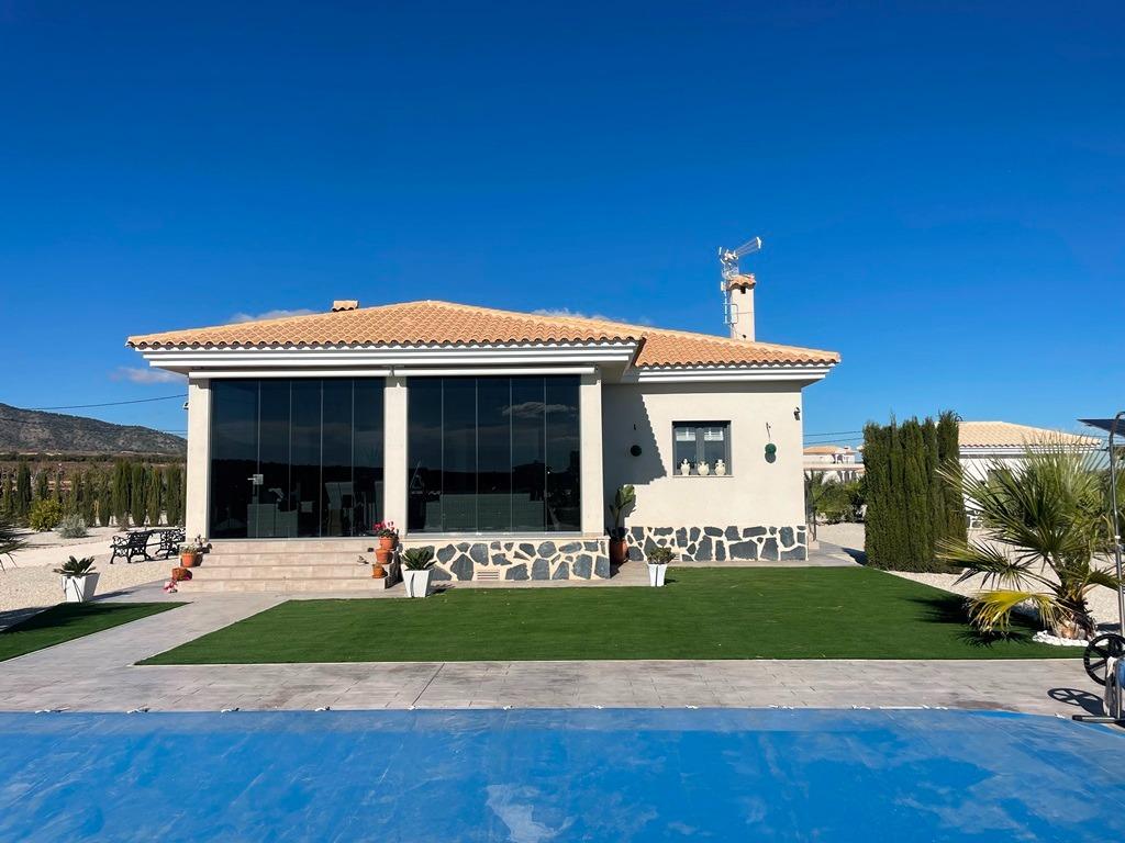 For sale - 3 Bedroom 2 Bathroom Villa in Pinoso - Camino Del Prado  - Alicante