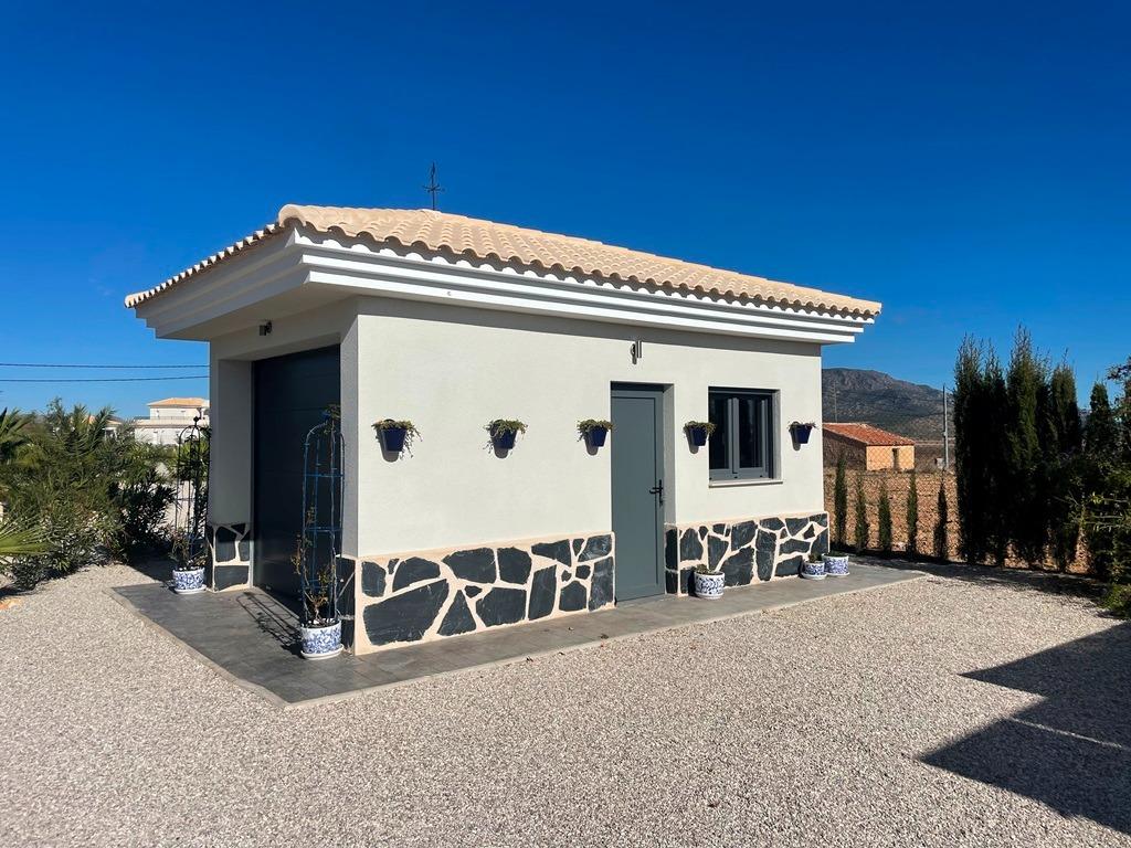 For sale - 3 Bedroom 2 Bathroom Villa in Pinoso - Camino Del Prado  - Alicante