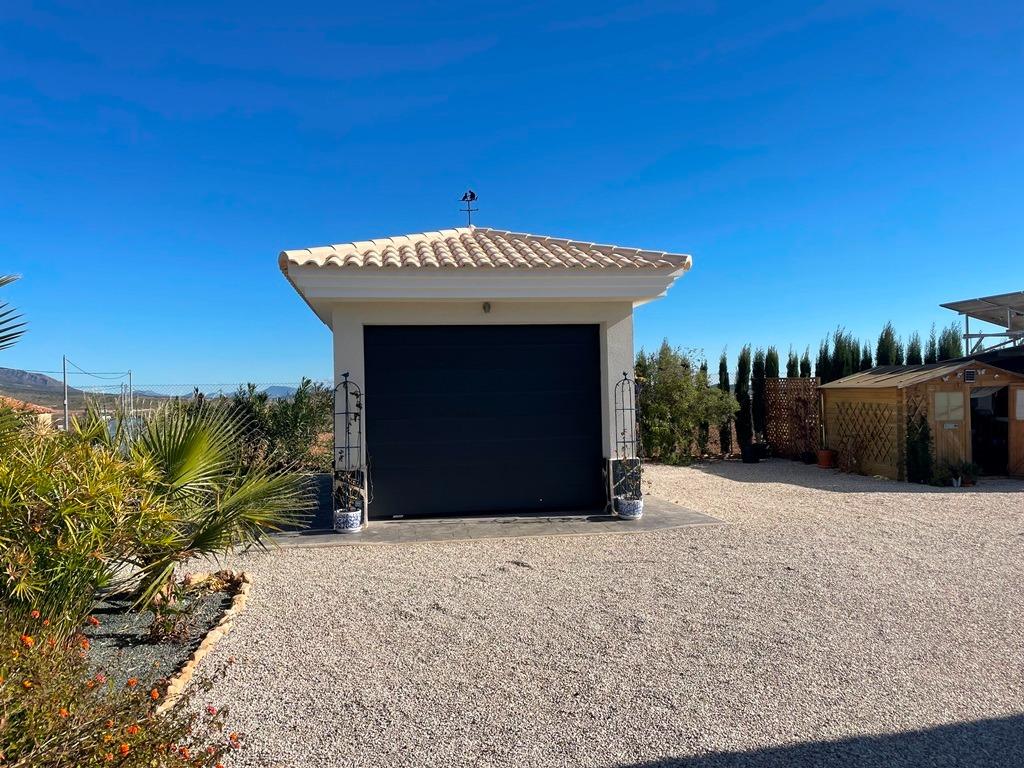 For sale - 3 Bedroom 2 Bathroom Villa in Pinoso - Camino Del Prado  - Alicante