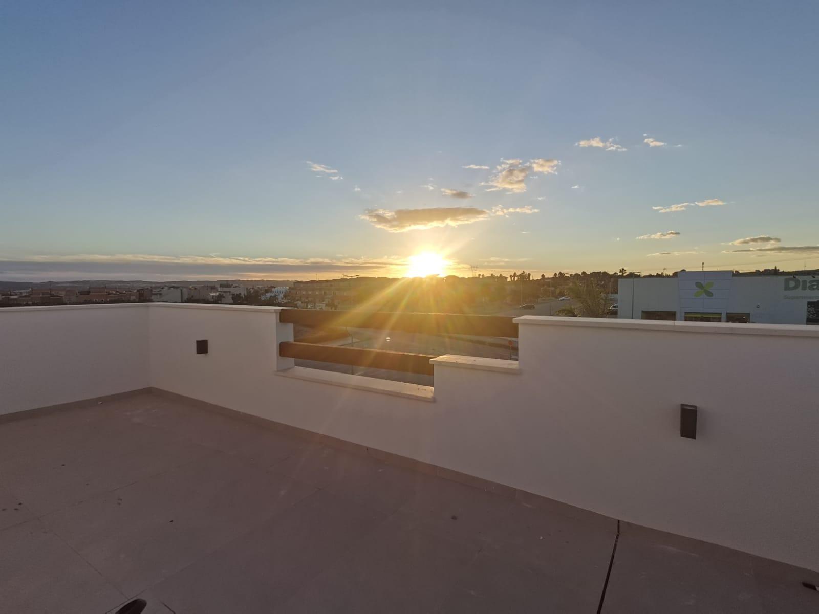 For sale - 5 Bedroom 4 Bathroom Villa in Los Montesinos - La Herrada  - Alicante