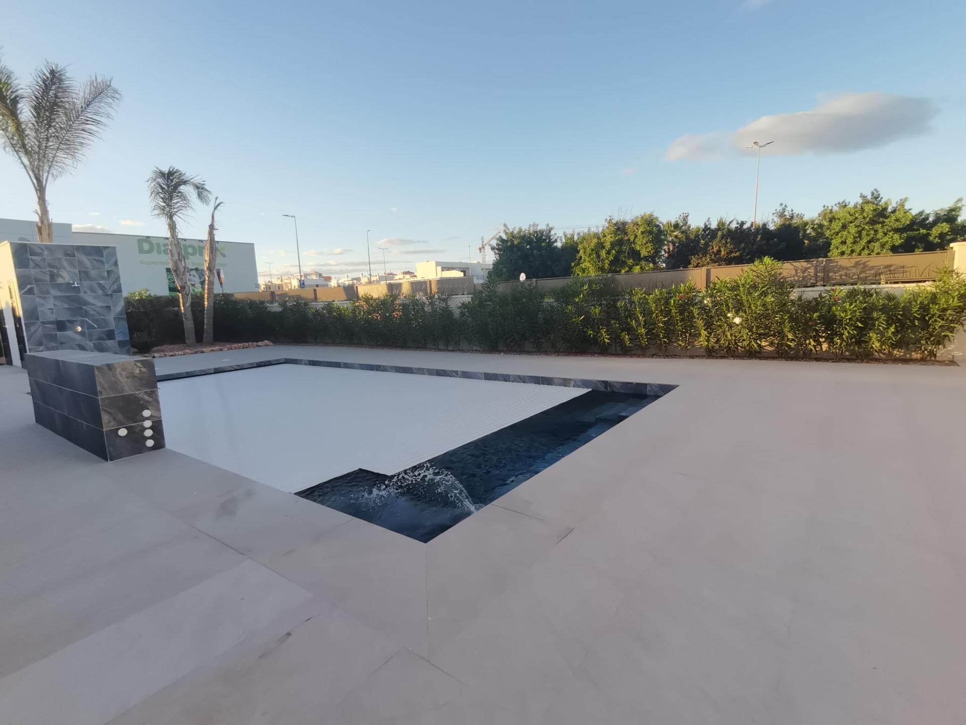 For sale - 5 Bedroom 4 Bathroom Villa in Los Montesinos - La Herrada  - Alicante