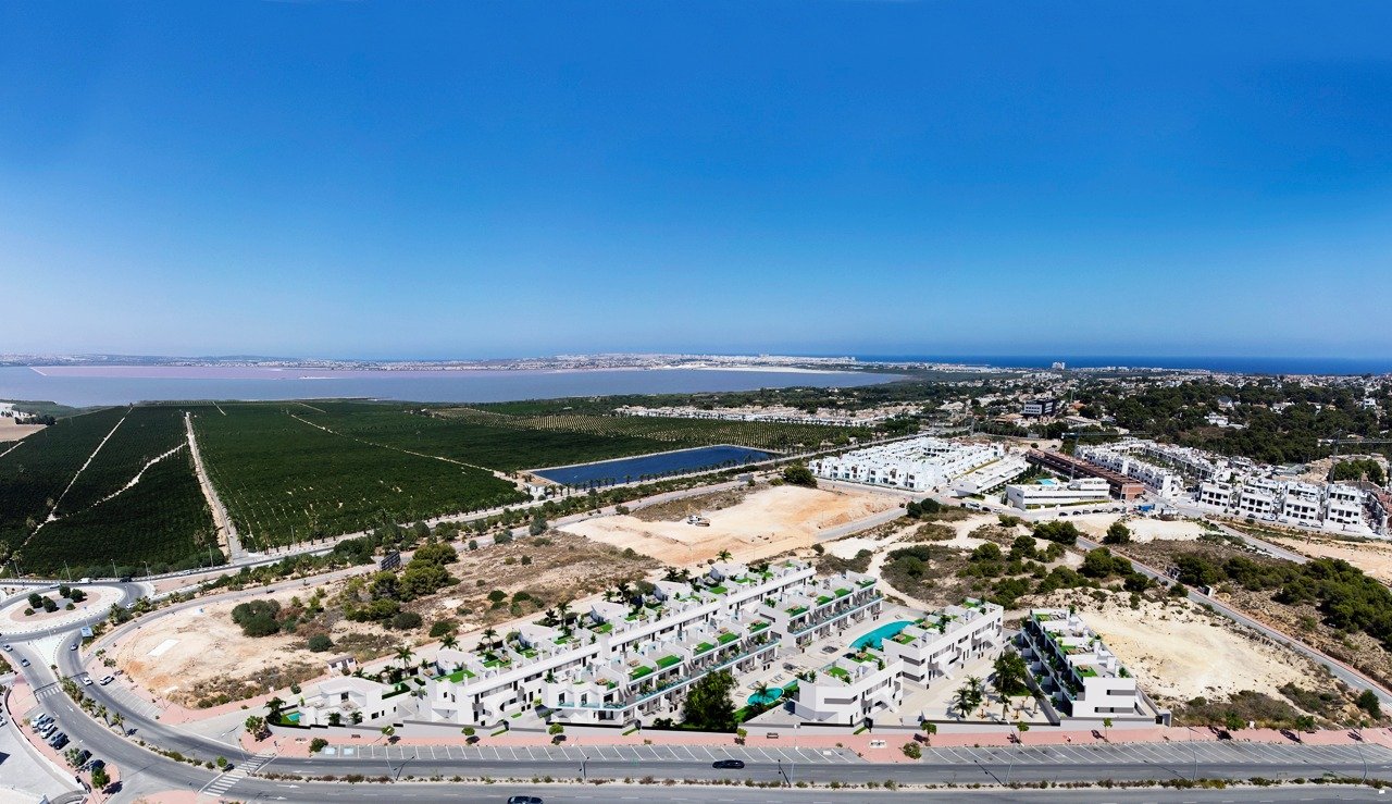 For sale - 3 Bedroom 2 Bathroom Villa in Torrevieja - Lago Jardín II  - Alicante