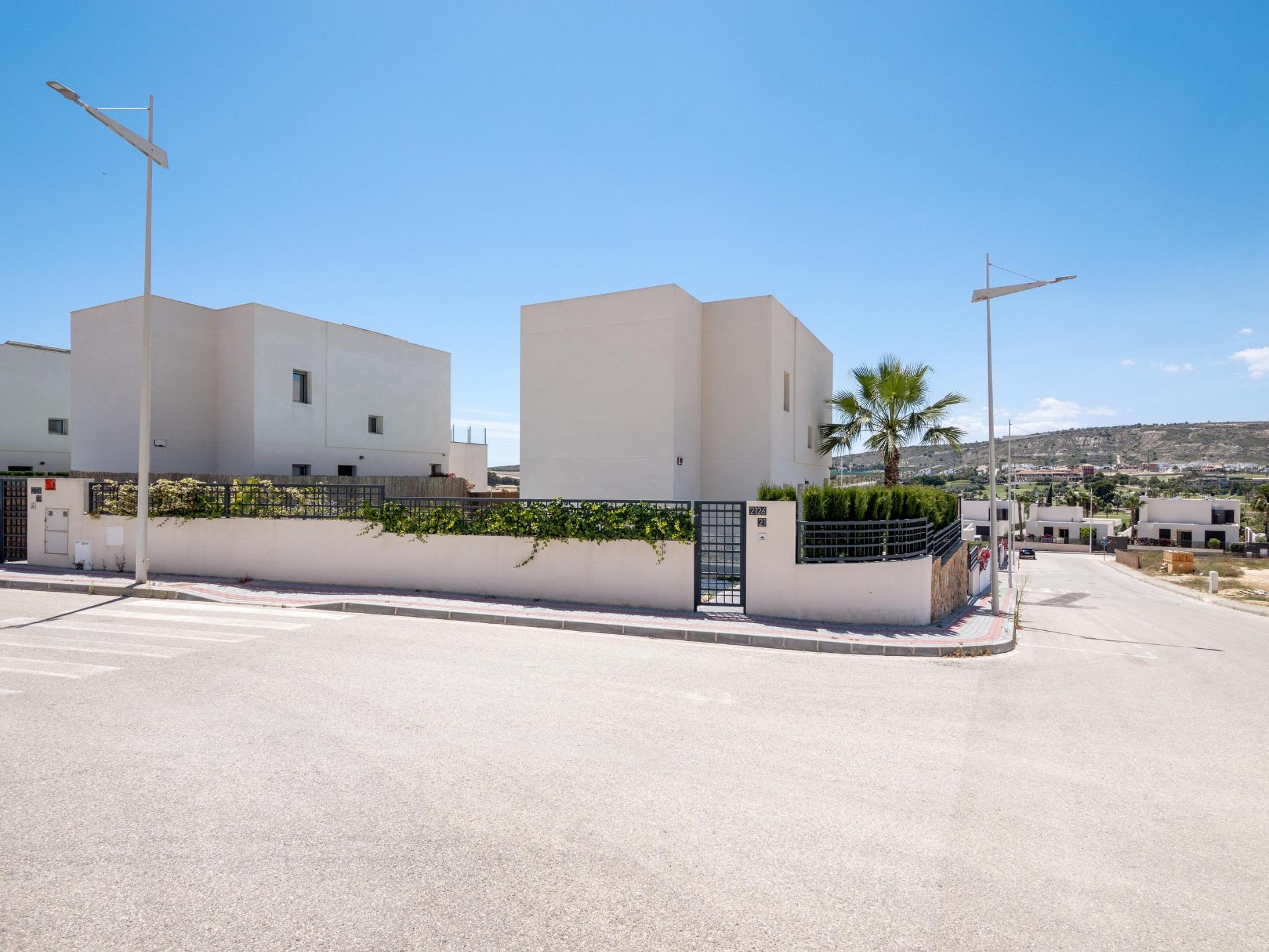 For sale - 4 Bedroom 3 Bathroom Villa in Algorfa - La Finca Golf  - Alicante