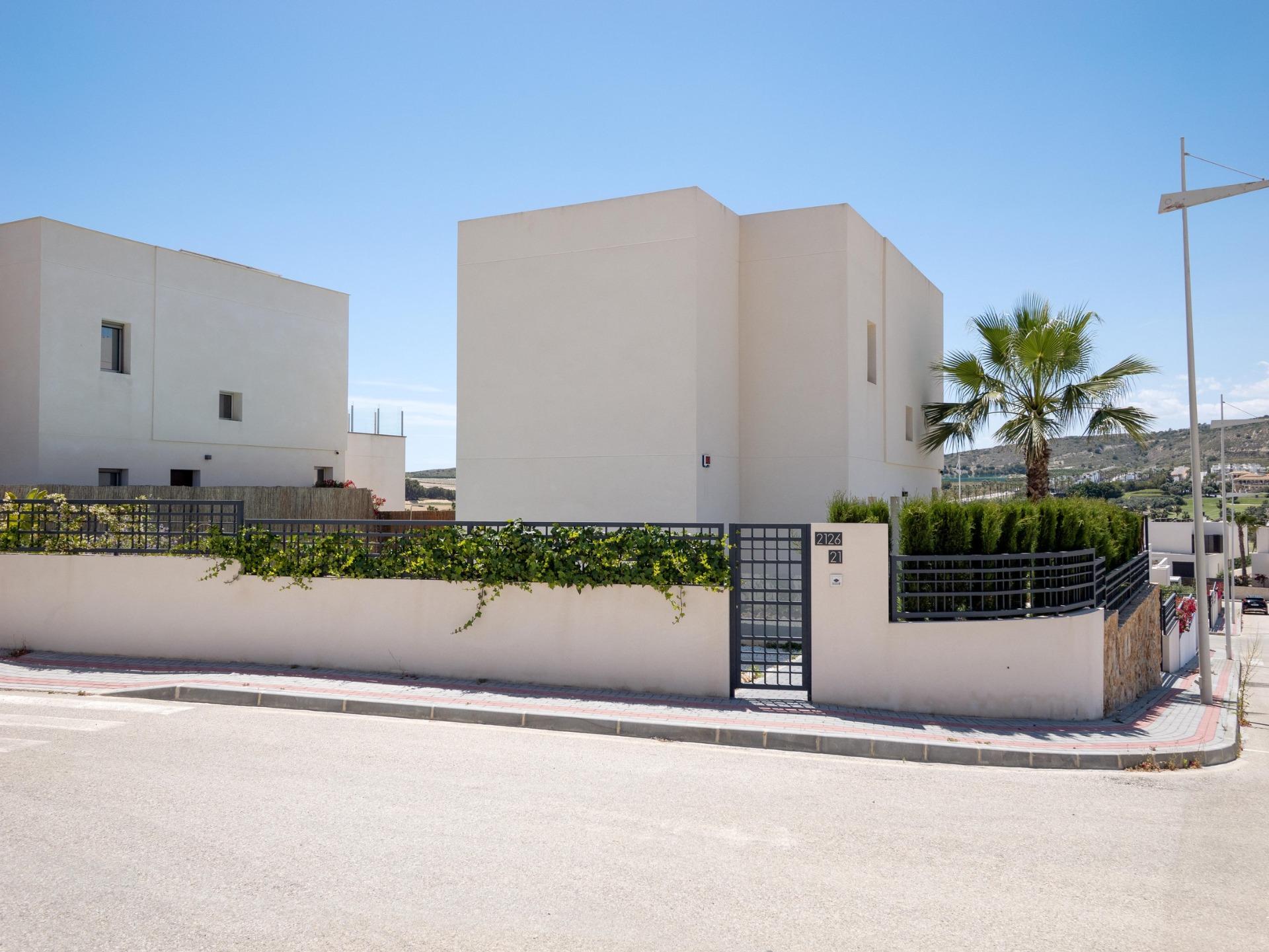 For sale - 4 Bedroom 3 Bathroom Villa in Algorfa - La Finca Golf  - Alicante