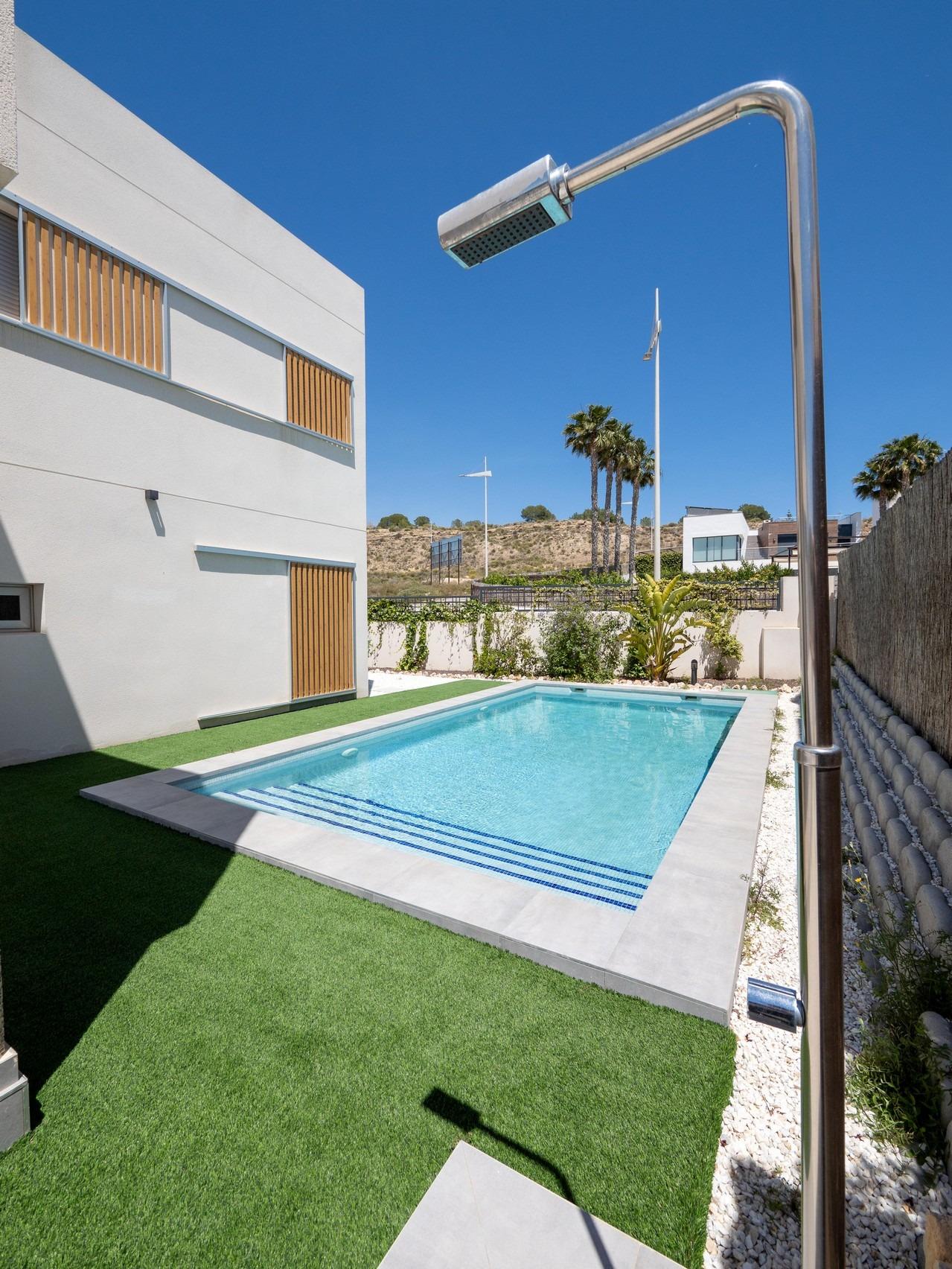 For sale - 4 Bedroom 3 Bathroom Villa in Algorfa - La Finca Golf  - Alicante