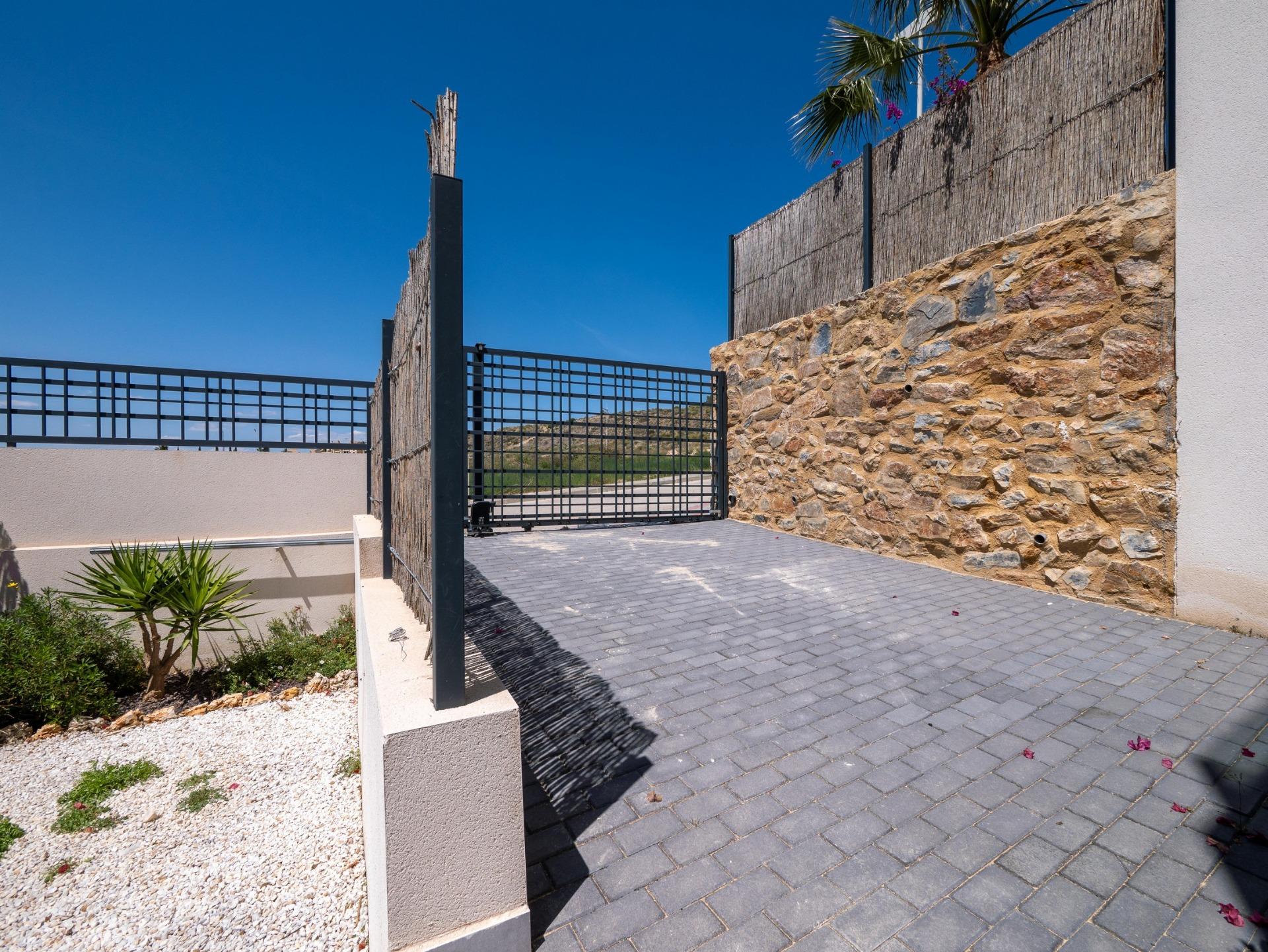 For sale - 4 Bedroom 3 Bathroom Villa in Algorfa - La Finca Golf  - Alicante