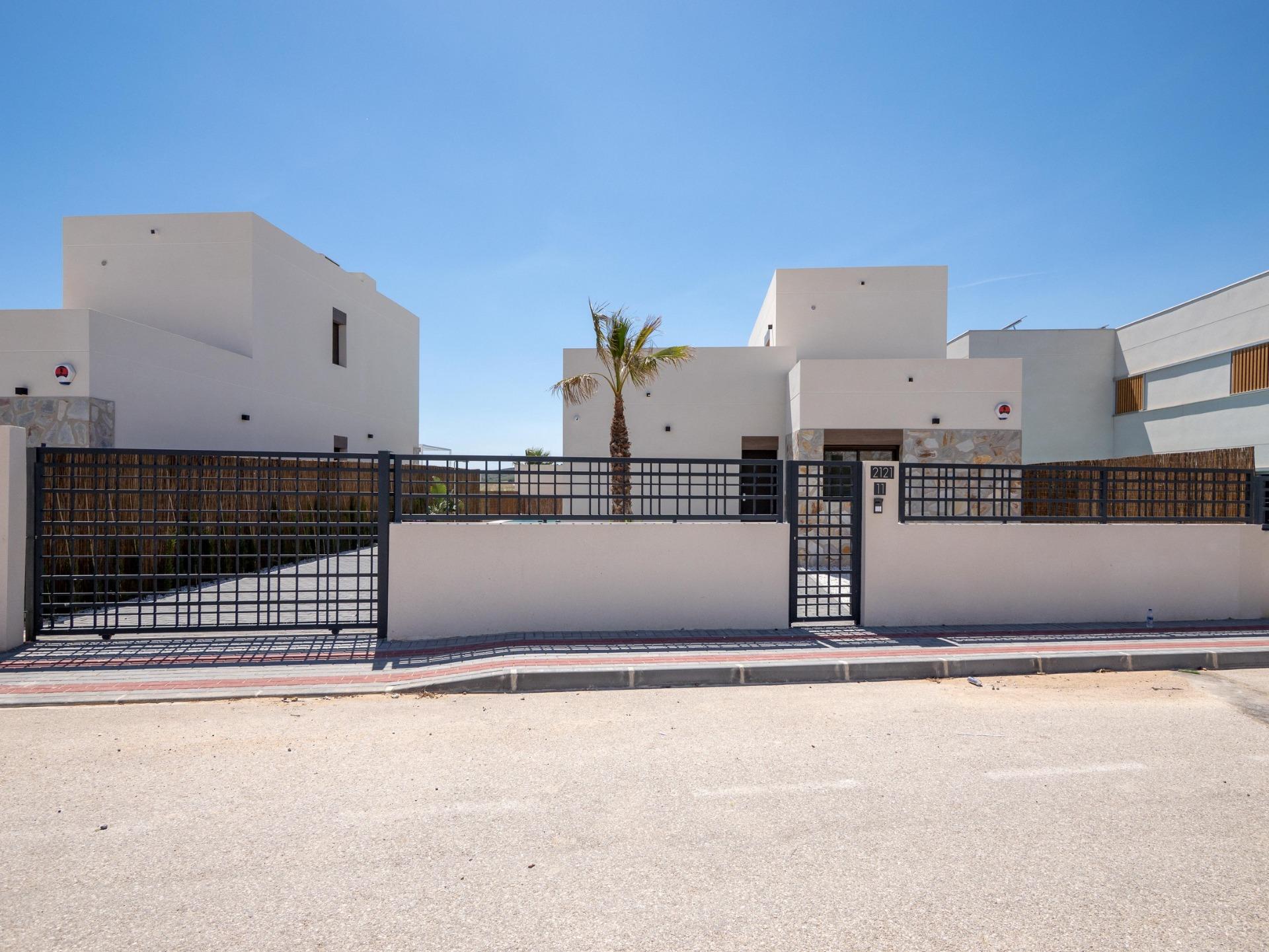 For sale - 3 Bedroom 2 Bathroom Villa in Algorfa - La Finca Golf  - Alicante
