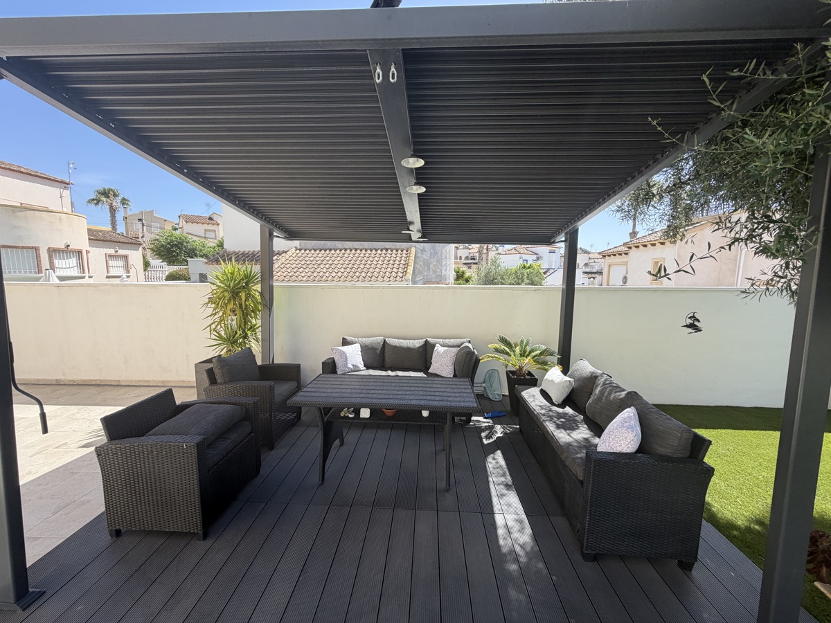 For sale - 3 Bedroom 3 Bathroom Villa in Villamartin - , Villamartin, Alicante, Spain - Alicante