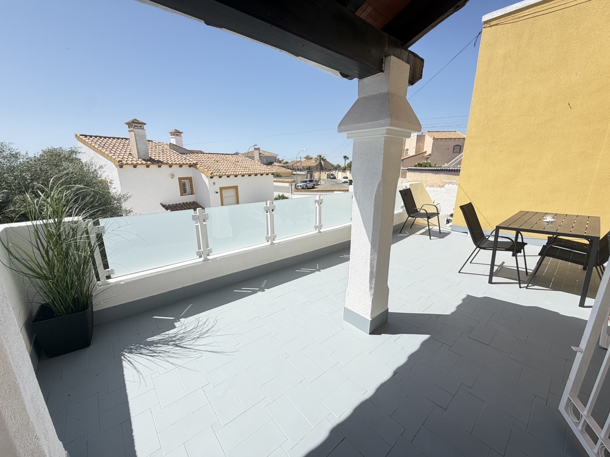 For sale - 3 Bedroom 3 Bathroom Villa in Villamartin - , Villamartin, Alicante, Spain - Alicante